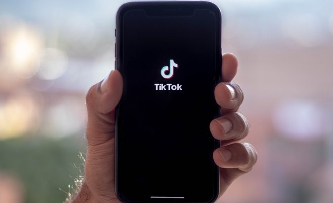 В Великобритании компания TikTok была оштрафована на сумму более 340 миллионов крон