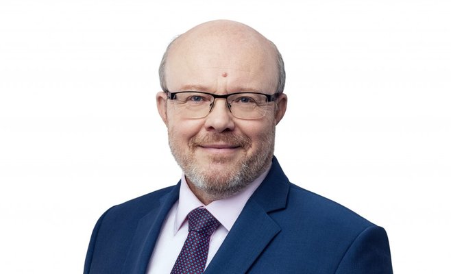 Обязательная изоляция из-за ковида закончится в середине апреля, сказал Валек