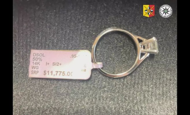Пара из Америки приехала в Прагу на помолвку. Кольцо стоимостью четверть миллиона украла горничная