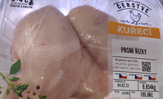 Сети предлагают мясо больных кур, утверждает ассоциация. Доказательство - в белых волокнах
