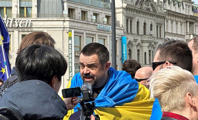 Правительство - сборище подонков, заявил Райхл на Вацлавской площади