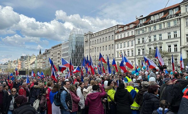 Правительство - сборище подонков, заявил Райхл на Вацлавской площади