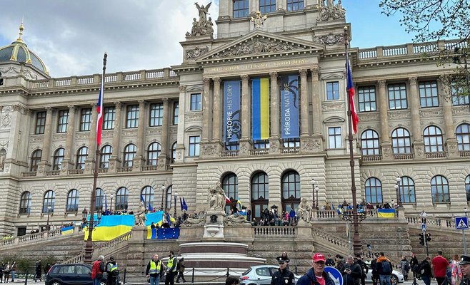 Правительство - сборище подонков, заявил Райхл на Вацлавской площади