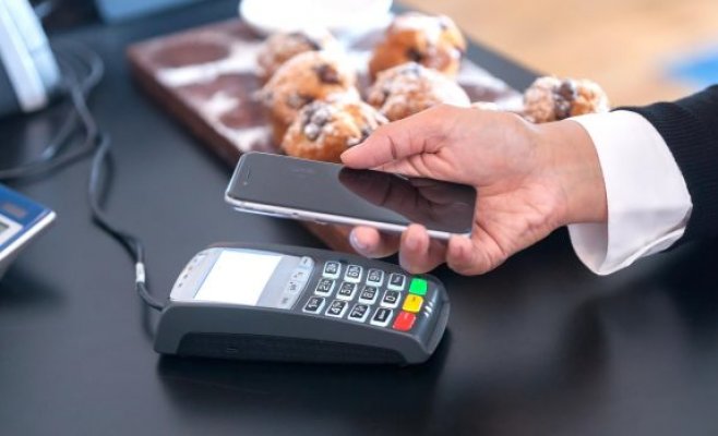 39% людей в Чехии платят с помощью мобильного телефона, 25% обходится без кошелька