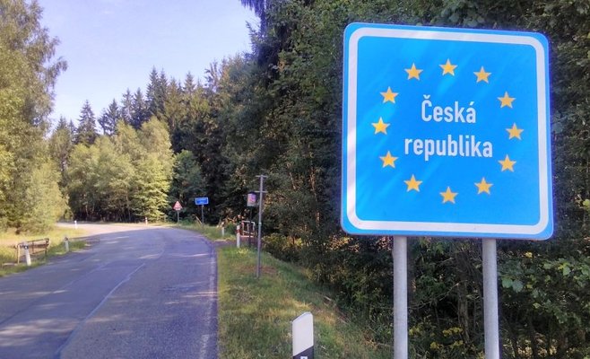 Полиция предъявила обвинения 22 людям в незаконной перевозке мигрантов. Им грозит до восьми лет лишения свободы
