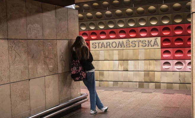 Метро на линии А не работало, женщина легла на рельсы