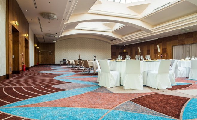 Отелям не хватает иностранных туристов, cемь процентов ресторанов рассматривают возможность закрытия