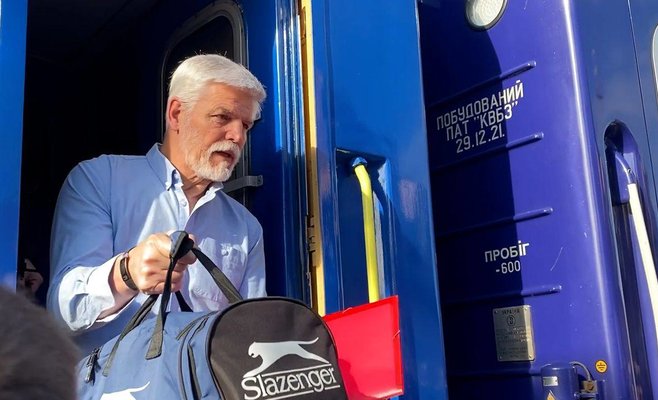 Президент Павел прибыл в Украину, посетил Бучу: ВИДЕО