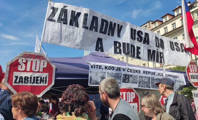 В Праге проходит демонстрация против правительства. Собрались сторонники Врабела и коммунисты