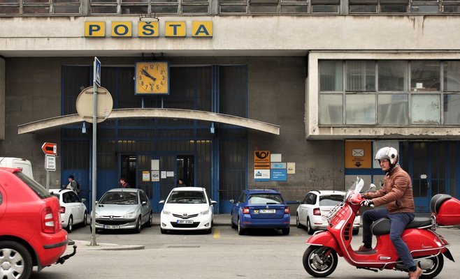Людям придется ждать целый час. Второе по величине почтовое отделение в Чехии закрылось