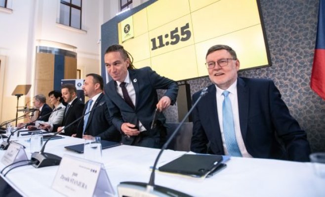 Куда идут субсидии? В 2025 году они должны составить 527 миллиардов, половина пойдет на финансирование школ