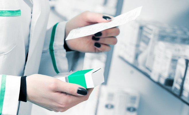 Число невыплаченных страховщиками возмещений за лекарства растет. У многих людей нет банковских счетов