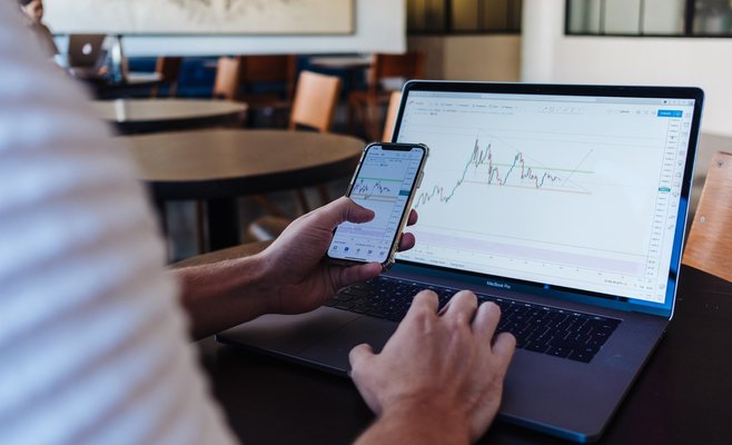 Инвесторы переходят на облигации. Эксперты говорят, что их привлекает высокая доходность