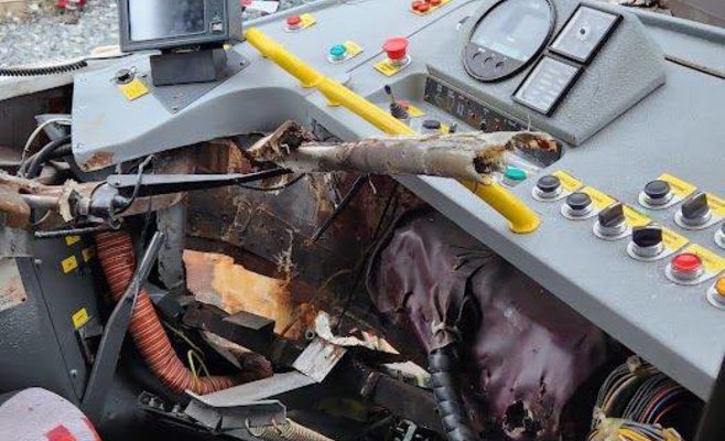 В Праге столкнулись два трамвая, водителя пришлось вызволять