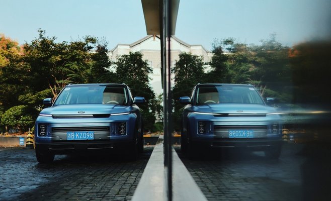 Электромобили из Китая могут свободно появиться в Праге. 