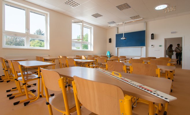 Сенат одобрил сегодня решение о выплате учителям около 130% от средней зарплаты