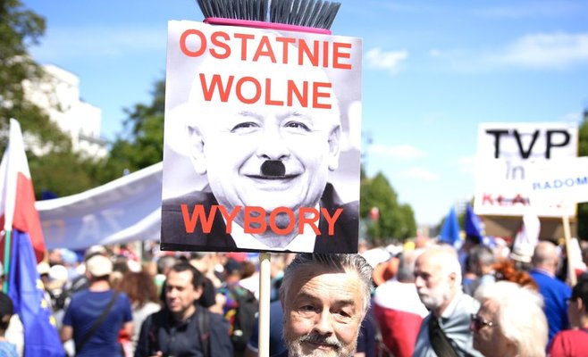 Полмиллиона человек. Массовые демонстрации против правительства в Варшаве