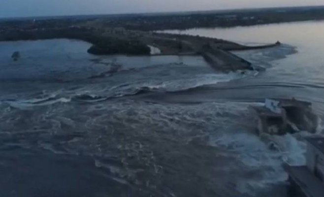 Каховская ГЭС разрушена. Украина заявила, что ее взорвали россияне: ВИДЕО