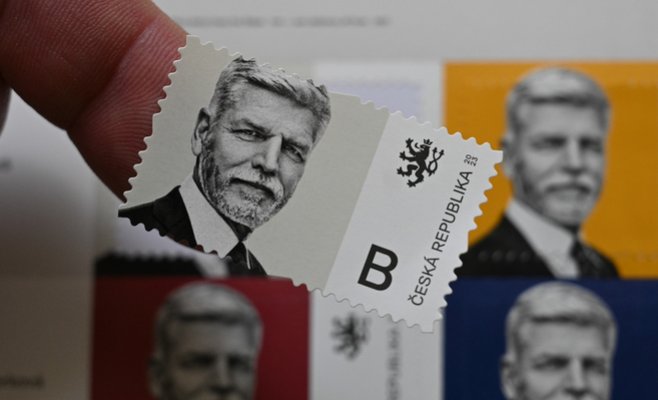 Чешская почта с сегодняшнего дня продает марки с портретом президента Павла