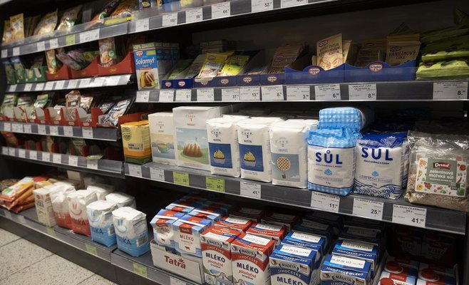 Чехи продолжают сокращать расходы. Продажи в розничной торговле падают уже год подряд