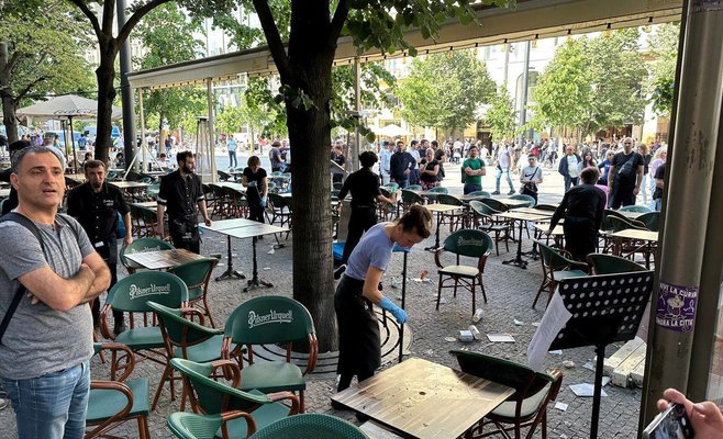 Тысячи футбольных фанатов из Англии оккупировали Прагу