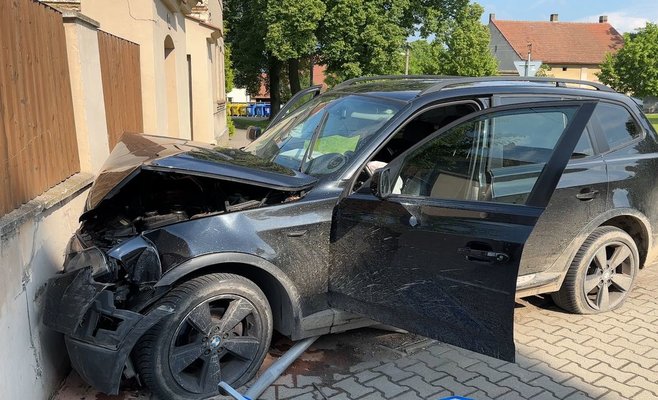 Заключенные угнали автомобиль недалеко от Праги. Им не удалось скрыться от полиции