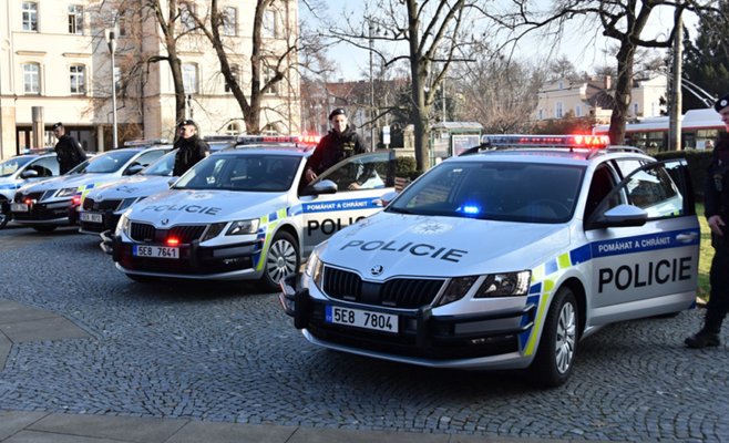 Иностранец ранил ножом двух человек в Брно, один из них скончался