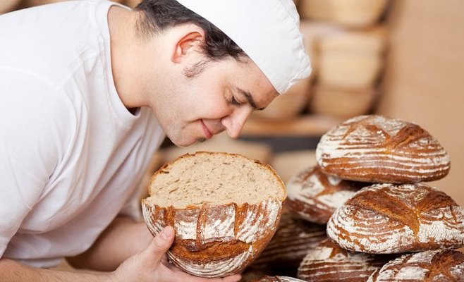 Люди в Чехии экономят деньги, покупая более дешевую выпечку. 