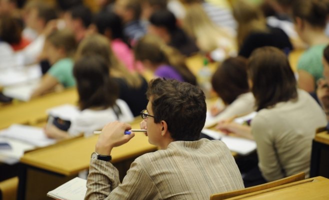 Опрос: студентам нужно 9 000 чешских крон в месяц, половина расходов приходится на жилье