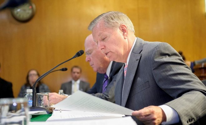 В прошлом году в Лоучке мужчина оставил свою жену и детей истекать кровью, а затем облил их всех бензином