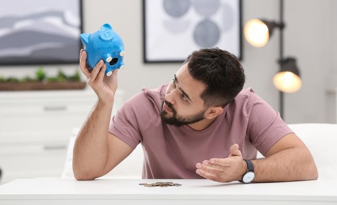 Половина людей испытывает проблемы с доходами