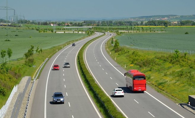 Решено: 150 км/ч на автомагистралях, вождение с 17 лет и упрощение системы баллов