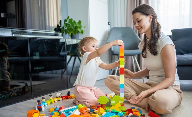 За присмотр за детьми соседями люди платят более 6 000 крон