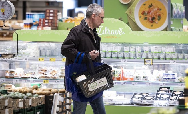 Аналитики: инфляция снижается благодаря базе сравнения, ее снижение будет замедляться