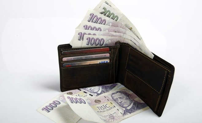 Магазины не принимают платежные карты, жалуются все больше чехов