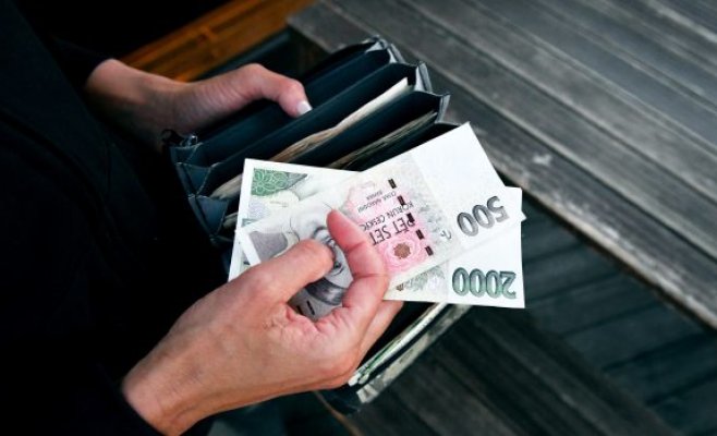 Число чехов, готовых работать за меньшую зарплату, является самым низким за последние 30 лет, показал опрос