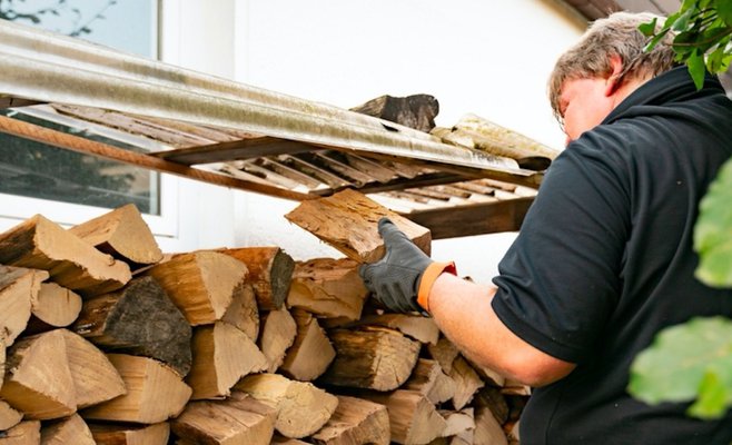 В прошлом году люди предпочитали покупать больше. Цены на дрова стали самыми низкими за последний год