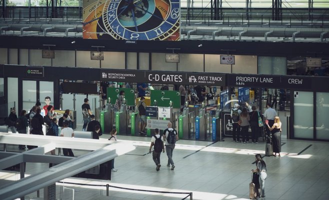 Почти шесть миллионов пассажиров. Именно столько пассажиров обслужил аэропорт Праги в первом полугодии