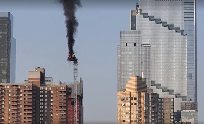 В центре Нью-Йорка обрушился строительный кран, пять человек ранены