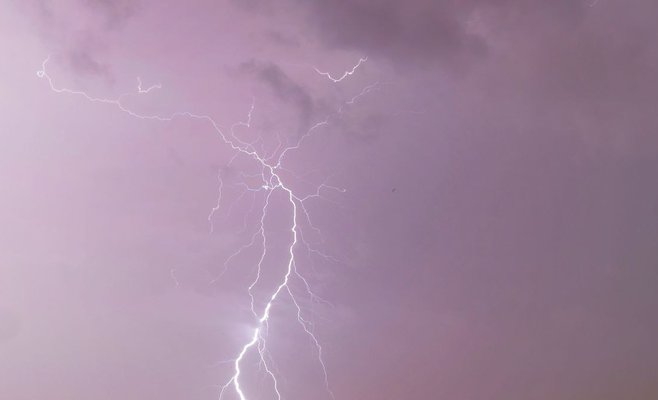 Сильные грозы угрожают всей Чехии, предупреждают метеорологи