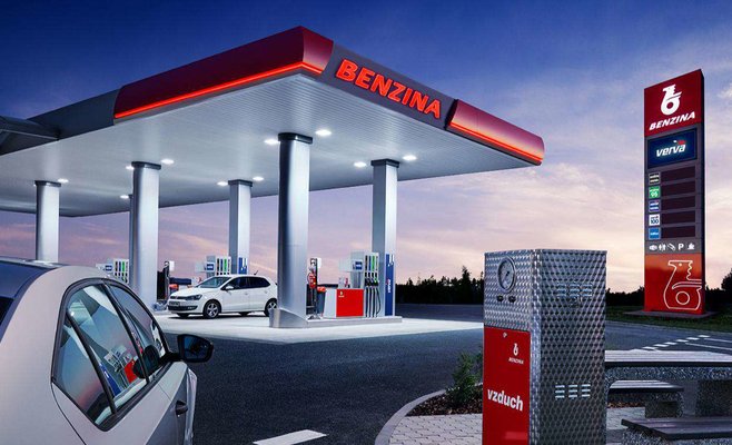 Инвалид в Страконицах облил себя бензином из танкового пистолета. Он угрожал покончить с собой