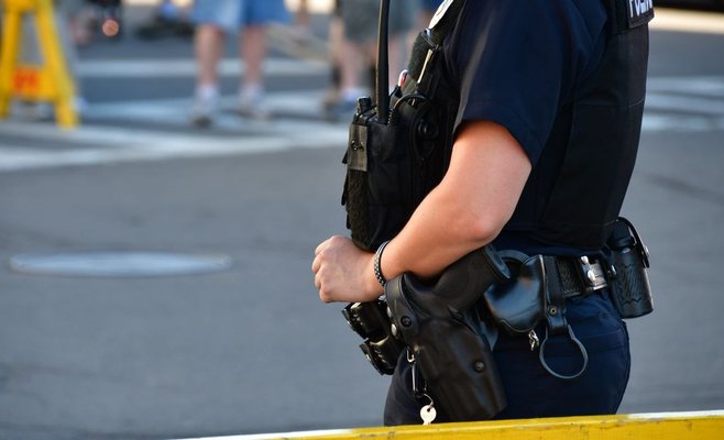 Папа, кто-то стучит в дверь, - написала 11-летняя американская девочка. Она была найдена изнасилованной и задушенной