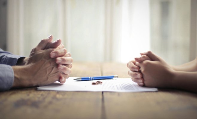 Уровень разводов продолжает снижаться. В брак вступают более образованные и старшие люди с большими обязательствами