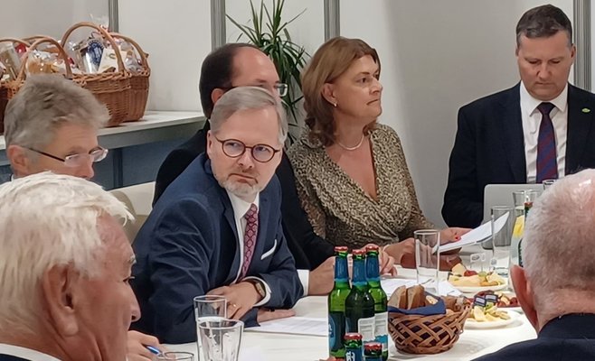 Бабиш может одним решением сделать продукты питания дешевле, считает Фиала