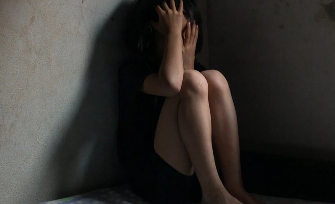 Мужчина работал сопровождающим в детском лагере. По данным полиции, он совершил сексуальное насилие над девочкой