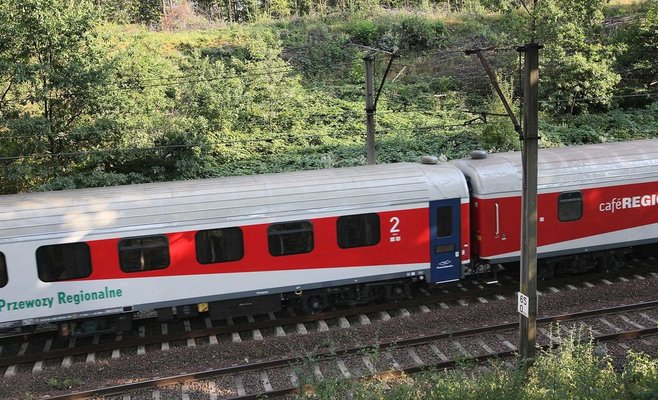 На этом загадки не заканчиваются. Польские поезда продолжают останавливаться из-за аварийных радиосигналов