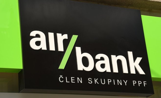 Чистая прибыль группы Air Bank за полугодие снизилась на 28 процентов