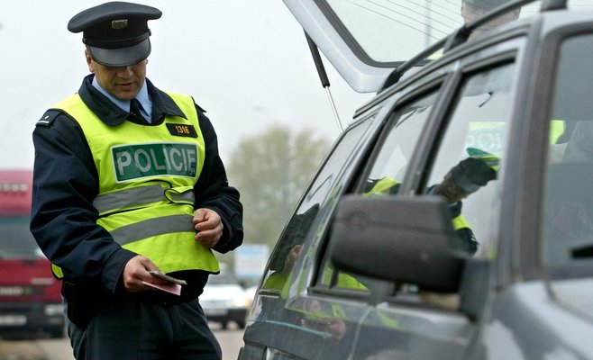 Президент подписал упрощение системы баллов и увеличение штрафов для водителей