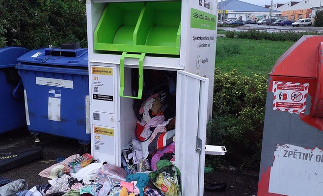 Мертвый мужчина был обнаружен зажатым в текстильном контейнере в Пршелоуче