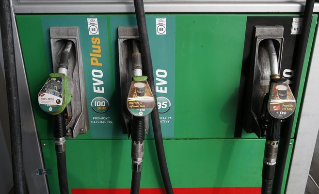 Цены на топливо в Чехии продолжают расти, дизельное топливо превысило максимум этого года